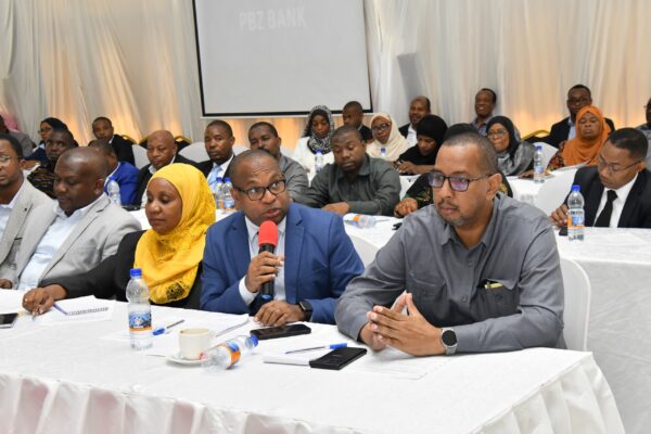 Wakuu wa Taasisi wakipatiwa Semina elekezi ya kuongeza weledi katika kuharakisha na kutekeleza miradi ya vipaumbele ya Serikali